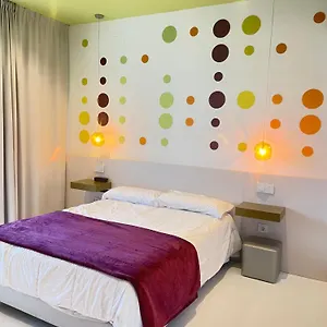 https://lahola-glam-suites.hotelsinnerja.org